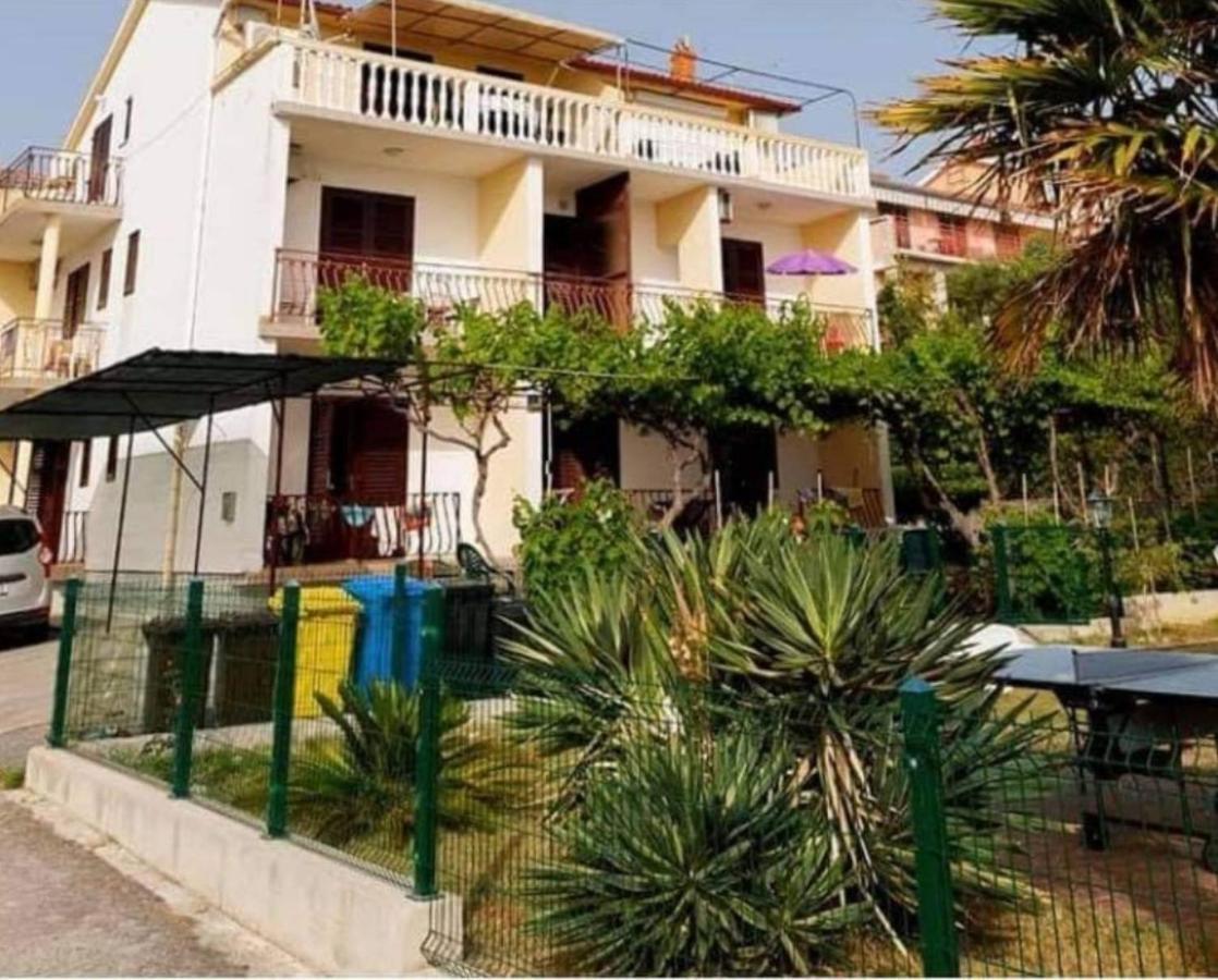Apartman Petra S Pogledom Na More Banjol Extérieur photo