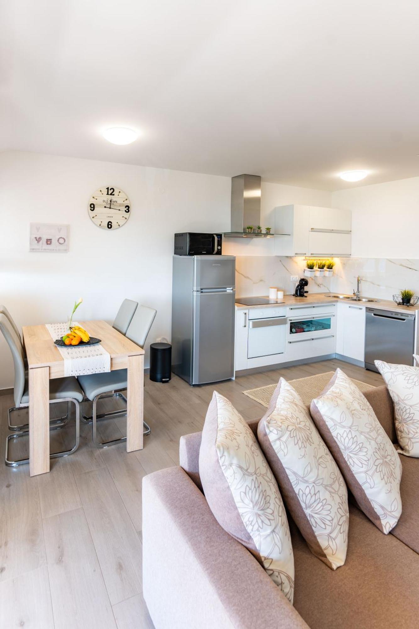 Apartman Petra S Pogledom Na More Banjol Extérieur photo