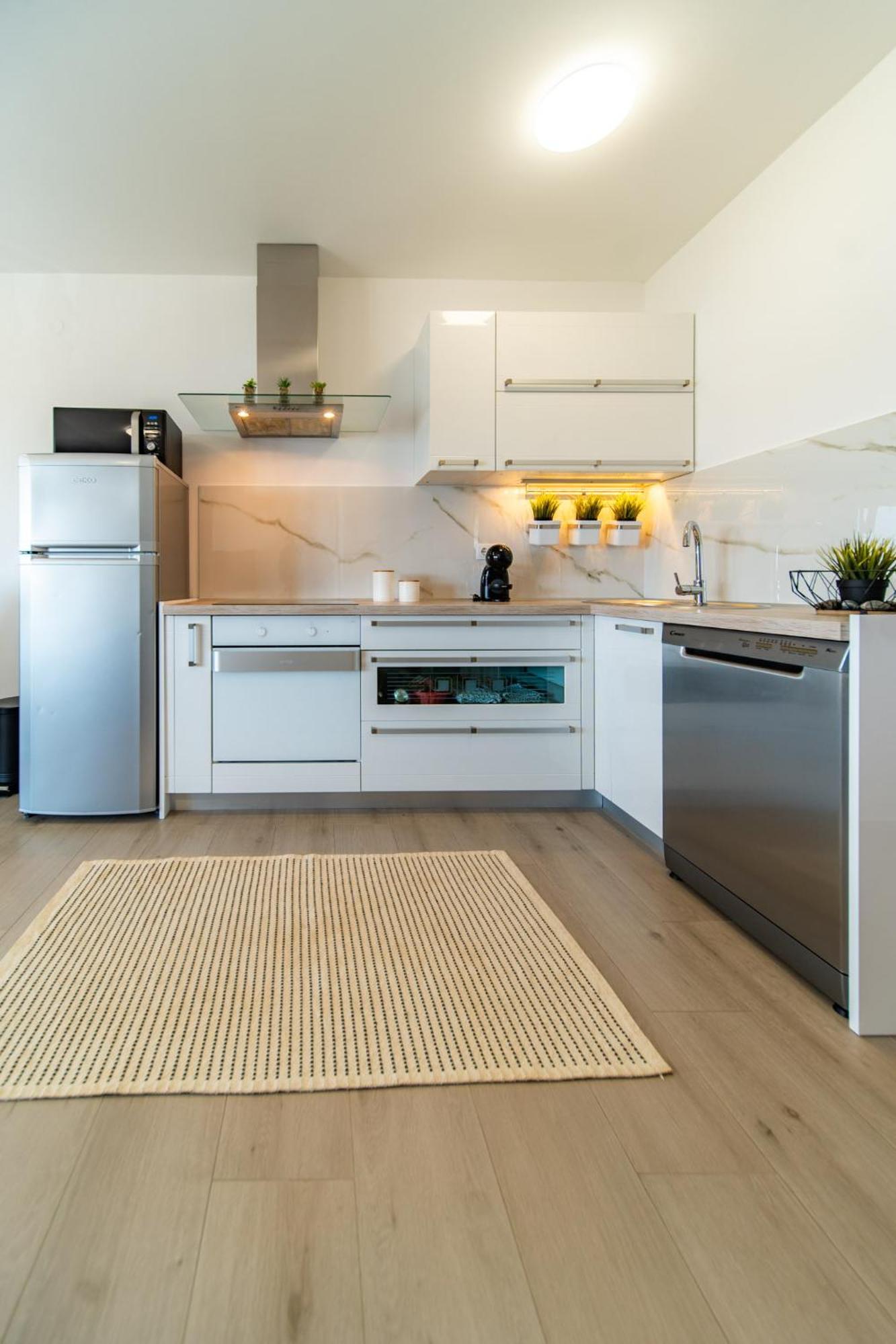 Apartman Petra S Pogledom Na More Banjol Extérieur photo